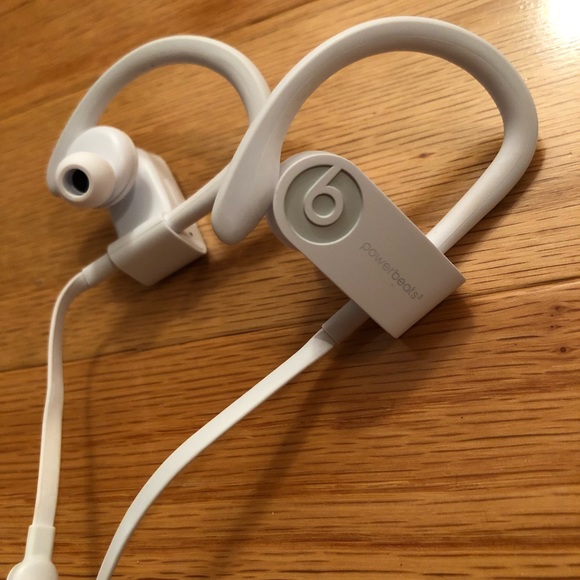Apple Powerbeats3 - Picture 2 of 3